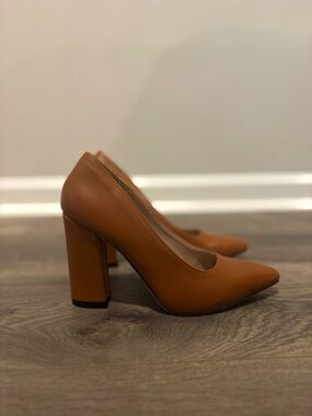 Classic Women's Pointed-Toe Block Heel Pump - Brown